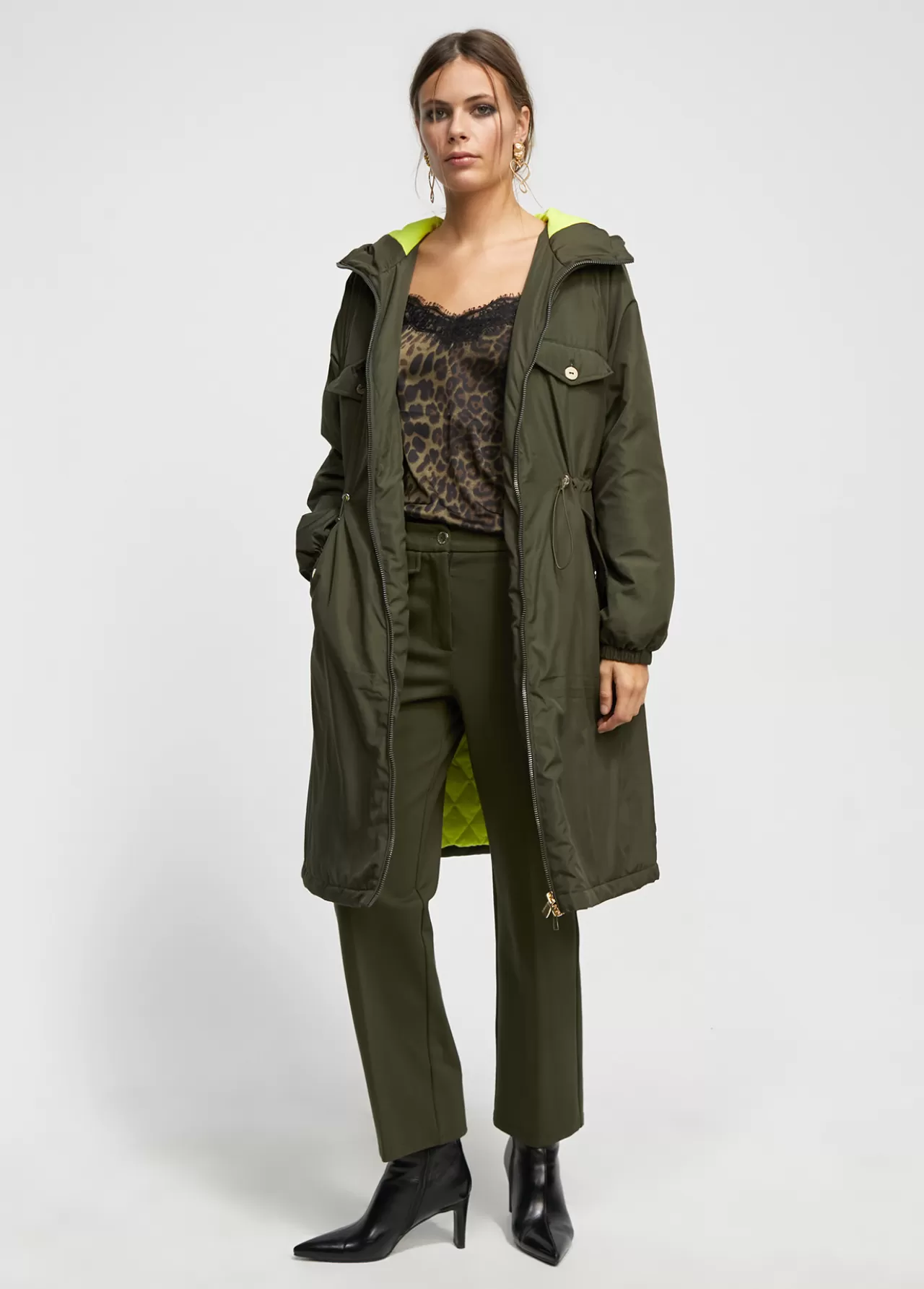 Lola Casademunt Anorak acolchado con capucha KAKI Best