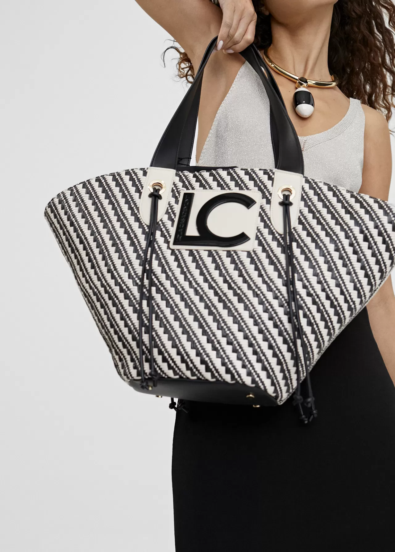 Lola Casademunt Bolso tipo cesta en efecto rafia NEGRO-CRUDO Cheap