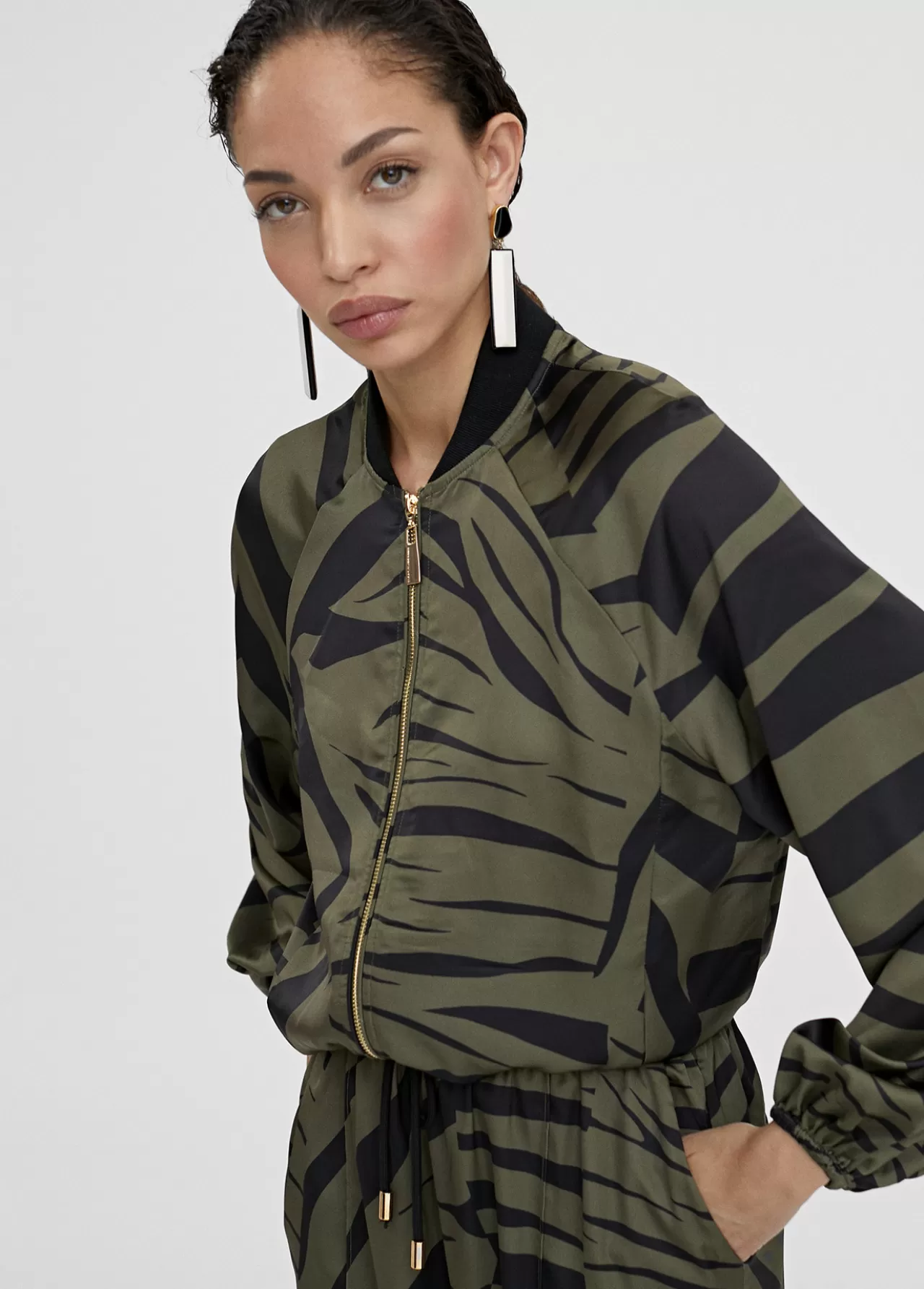 Lola Casademunt Bomber estampado animal NEGRO-VERDE Clearance