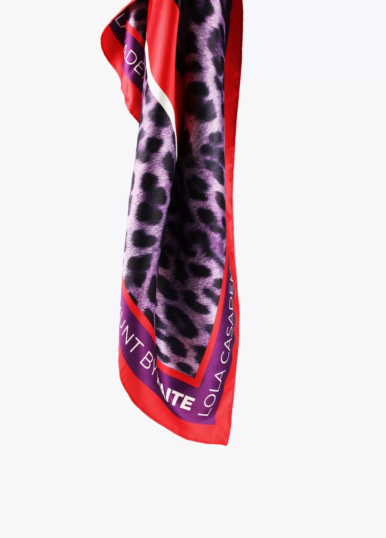 Lola Casademunt Pañuelo animal leopardo lilas LILA-ROJO Store