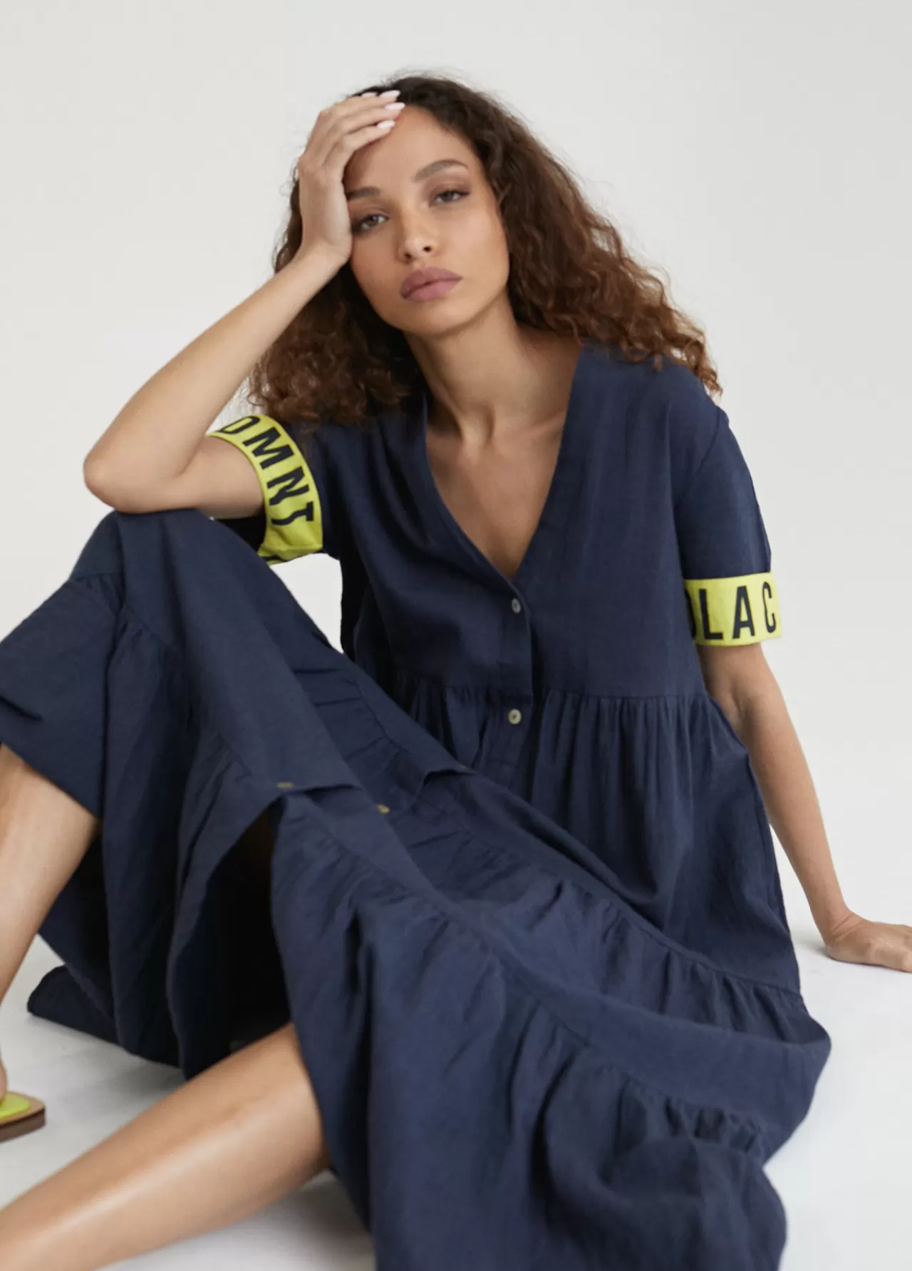 Lola Casademunt Vestido midi de volantes NAVY Fashion